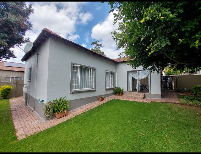 3 BEDROOM SECTIONAL TITLE RENTED IN NORTH RIDING
